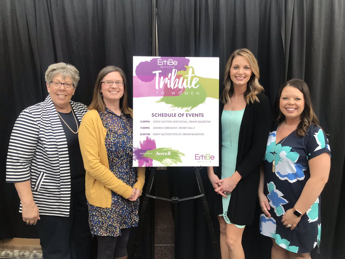 EmBeSiouxFalls's tweet photo. Thanks to our volunteers who are here and learning all that it takes to help you with your mobile bidding needs. Or skip the line and set up your account before you arrive by texting EMBE2019 to 52182 or visiting https://t.co/Npg650n7Pw. #TributeSiouxuFalls #EmBecause https://t.co/tIEtjiIPqt