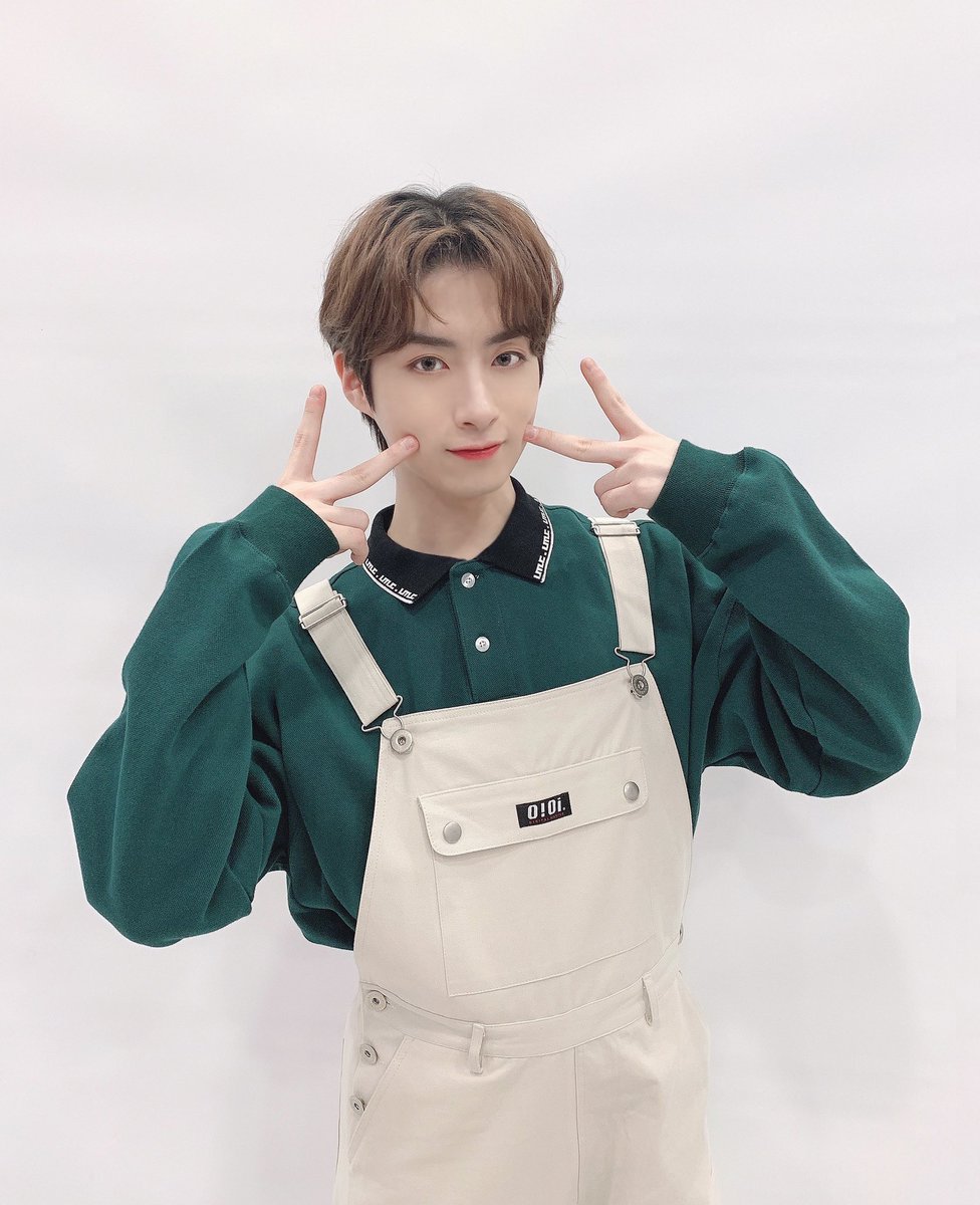 SpainONEUSWE's tweet photo. @official_ONEUS [TRAD ESP]

[#XION]

Hoy es el 100o día de #ONEUS!! Han sido 100 días creando recuerdos felices con To Moons..!! Hagamos más recuerdos felices juntos por siempre! Xionnie siempre os hará sonreír! Gracias por estar a nuestro lado, nuestrxs Moons! Os quiero❤❤❤

#100DaysWithONEUS https://t.co/Odus4mEWoE