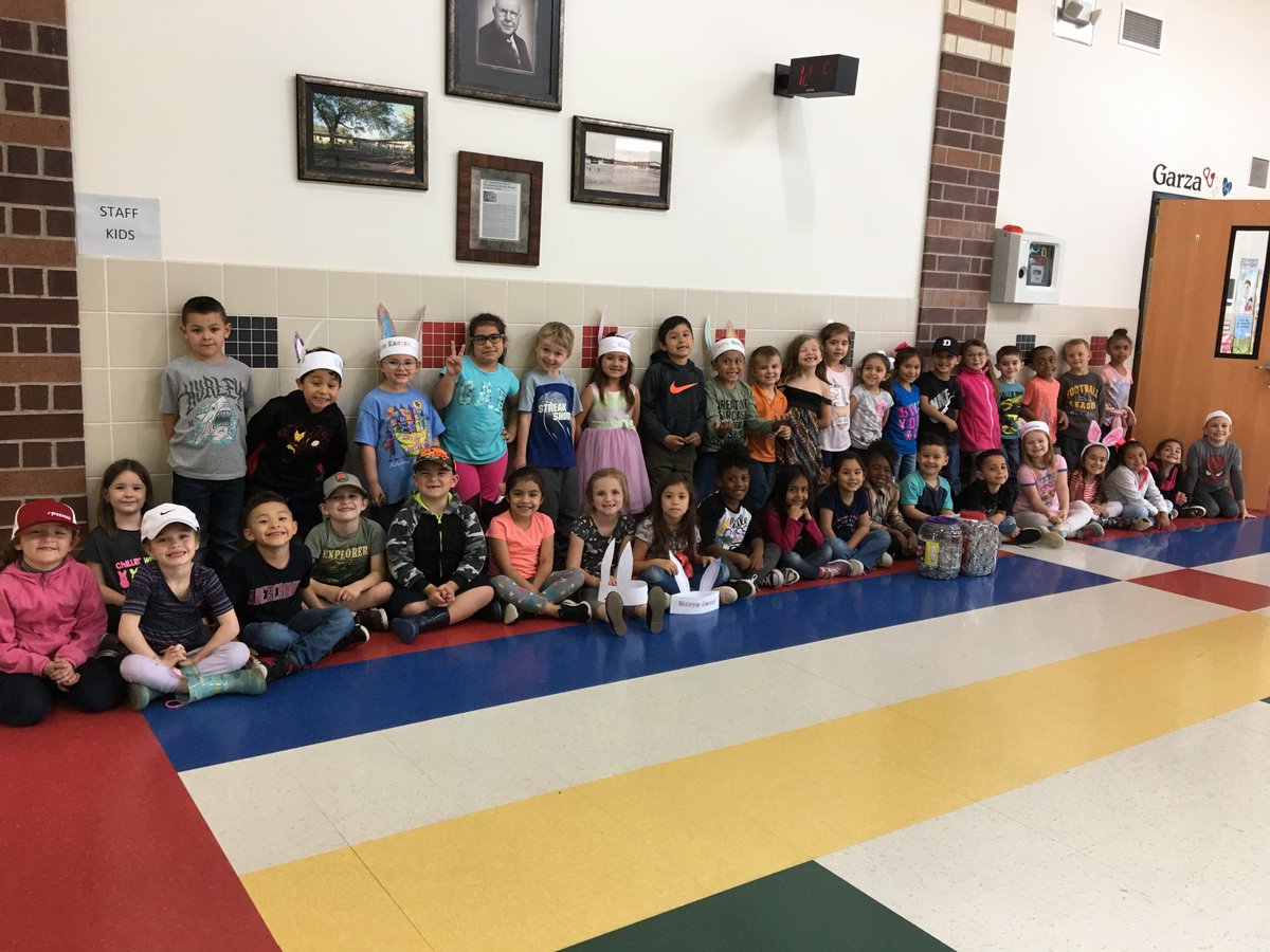 ElemJacks's tweet photo. Mrs. Calderon's &amp; Mrs. Mayo's Kindergarten classes donated 11.6 pounds of pop tabs today, bringing their class total to 27.6 pounds for this school year! Thank you so much for supporting the Ronald McDonald House! https://t.co/aIECW32ZpD