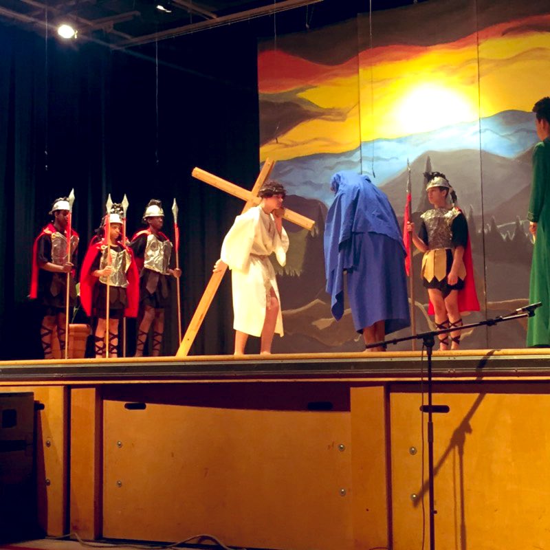 MsFigliomeni's tweet photo. Incredibly proud of our Grade 8’s and their moving performance of the Passion of Christ. @holychildtcdsb @Ms_Sestito @TCDSB @RGalloTCDSB https://t.co/TTa6TtPmIK