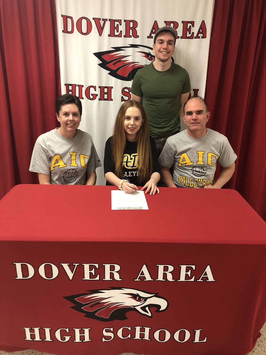 Congrats to Chayce Hoffman! Chayce is continuing her education and volleyball career at American International College in Massachusetts!