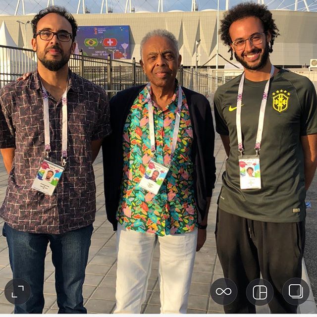 Floragil2222's tweet photo. Trio q adora futebol. E quando é na Rússia então 🇷🇺👈🏽 #tbt #copadomundo2018 https://t.co/do7MvQSNP9 https://t.co/oyntXoyKCB