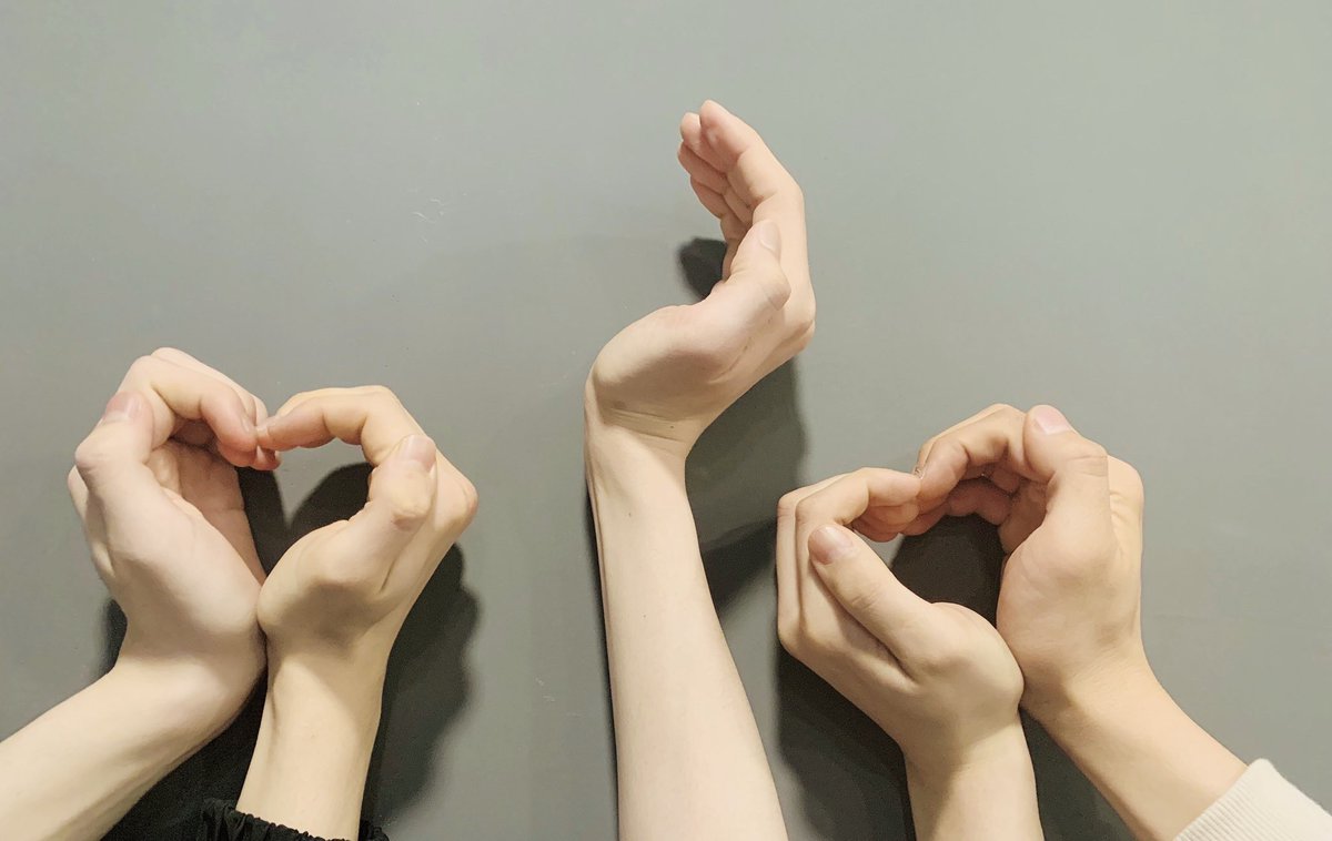 SpainONEUSWE's tweet photo. @official_ONEUS [TRAD ESP]

[#ONEUS]

🌙❤100días con ONEUS
GRACIAS TO MOON❤🌙

Pasemos juntos este feliz momento del 100o día de #ONEUS a través de VLIVE a las 8PM 💛🧡

#100dayswithONEUS
cr oneus_trans https://t.co/zRrYg7fyOI