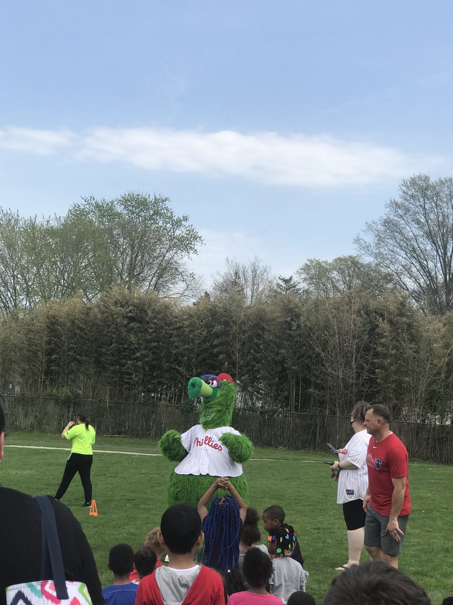 Thank you @jaadolf and Brainerd’s amazing PTA for our Phillie Fitness Assembly! @Phillies @mthollyschools #PhilliePhanatic