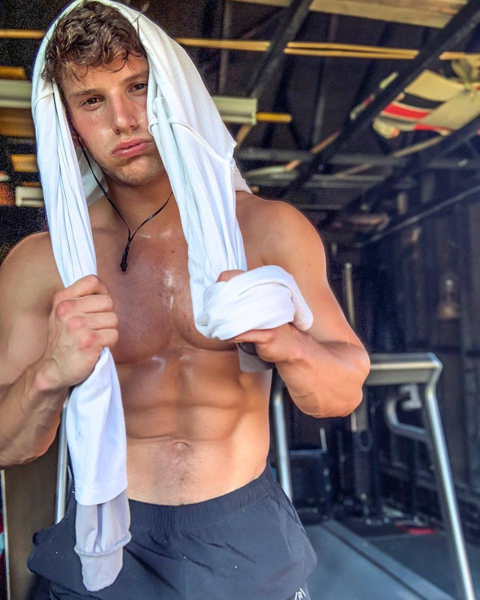 bronzeagemantis's tweet photo. You come home this Friday @benshapiro for the celebrations but find instead your living room turned upside down and he is there..."Oh hi I'm Brad; Ms. Shapiro invited me over for personal training session, just got done. You brought the snacks?" What do you do?? #HandsomeThursday https://t.co/VIEAW6Qiqy