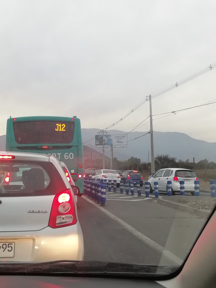 LetelierOlave's tweet photo. La congestión vehícular está en la conexión con la #costaneranorte, luego de eso el paso es rápido! #Ruta68 @adnradiochile @radiocarab @biobio https://t.co/Y1qREaOVPS