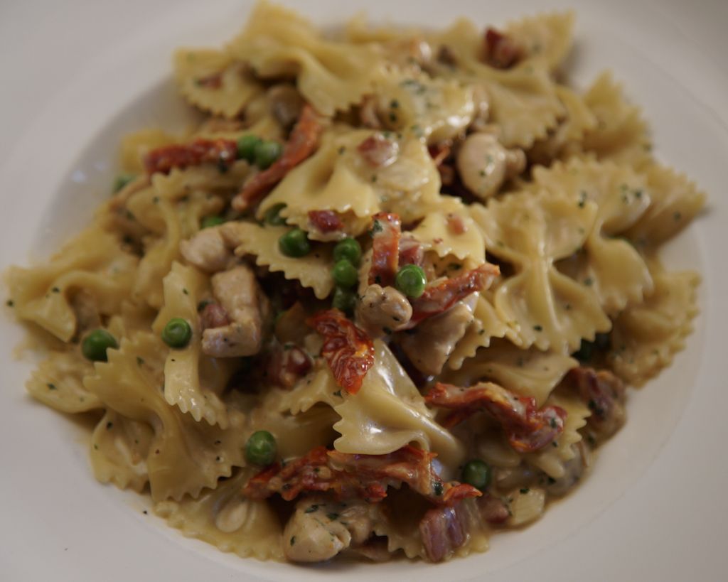 DoubleOGrill's tweet photo. Always a favorite! Our delicious farfalle with chicken &amp; mushrooms 😋 Have it delivered to your door using @doordash https://t.co/fL9HtoRp2Q