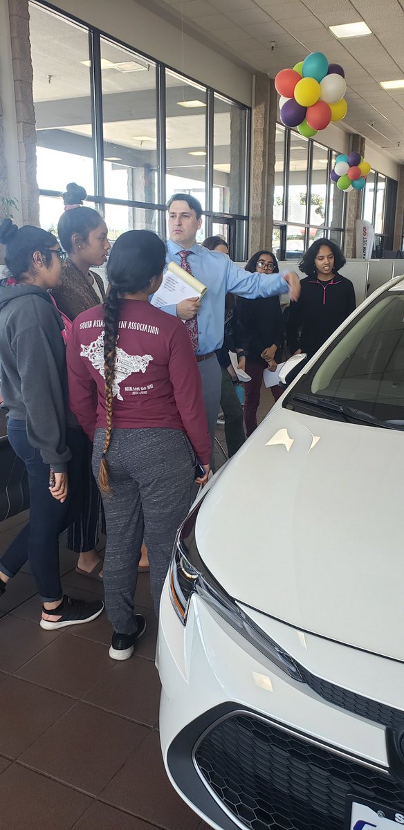 NotreDameSJ's tweet photo. #NDSJ Economy senior students recently experienced a field trip to the Capitol Expressway Auto Mall in San Jose. Students learned how to apply personal finance budgets, the benefits of leasing and challenges of the credit process. Thank you dealerships! 🚙 #NDLearns #LifeSkills https://t.co/vz62f7XMq0