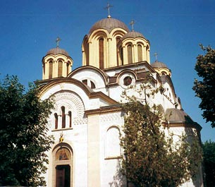 RuskiCrni's tweet photo. Катедрална црква Св.Краља Уроша, Урошевaц  (1929-1933).
Збирка икона средњевек.срп.иконописа: св.Тројица из 1896. дело зографа Ј.Радевича.
Црква имала заветни дискос из 1909., кандило и звона из 1912.
Демолирана и запаљена након доласка амер.снага КФОР јуна 1999.
#Balternativa https://t.co/ZPOrwilU5J
