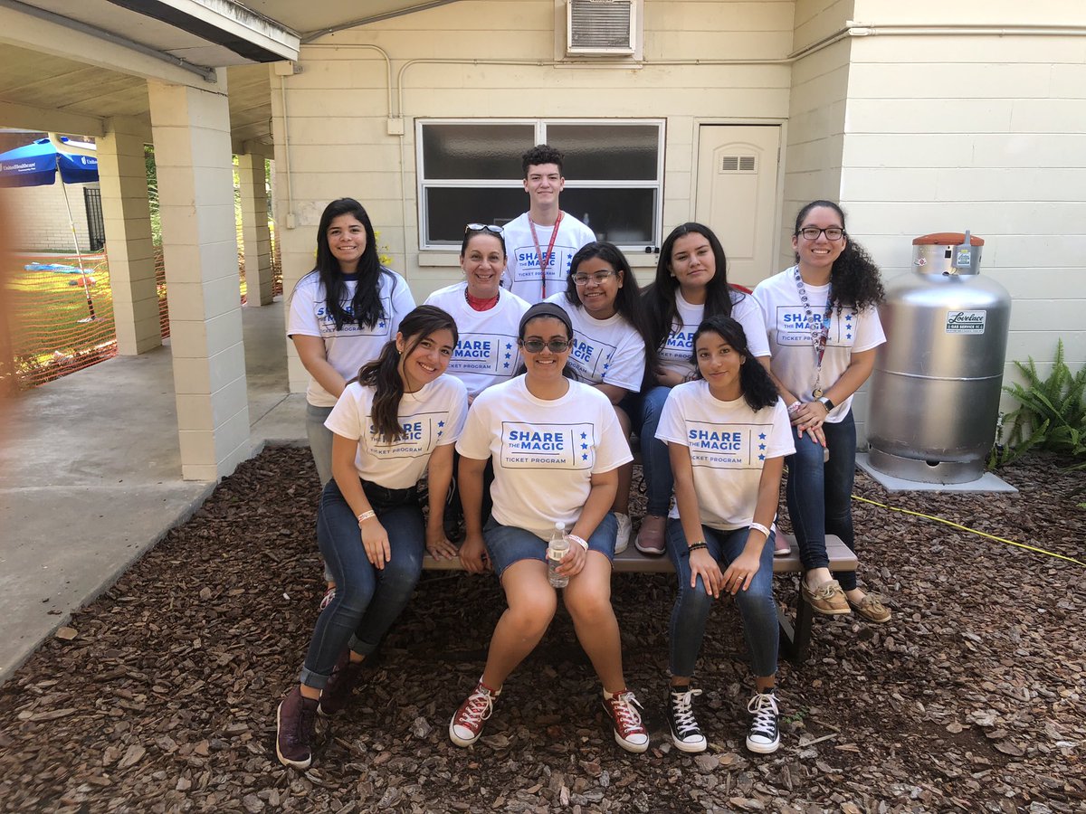 EastRiverHS's tweet photo. On Saturday April 6th, the Spanish National Honor Society was invited to assist at the Latino Leadership Blue Games for families of Children with Autism. The students did a great job helping out at the games! #wERise #AutismAwareness #ServiceLearning https://t.co/AQQ52aC2It