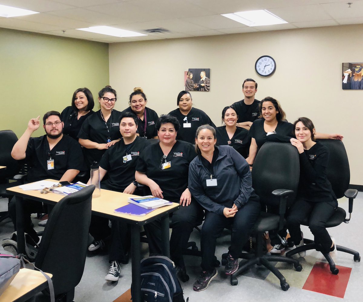 KelliK326's tweet photo. Level 3 here we come! I busted my hump this semester and my 4.0 reflects all of that work. It’s not easy, but we did it! #nursingschool #nursingstudent Love my school family! ♥️🙌🏼📚👩🏻‍⚕️ #imdoingit https://t.co/a4oI4iQZZ9
