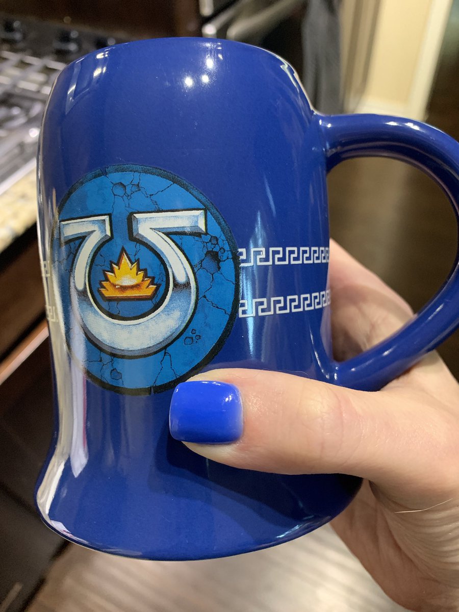 crunchychocobo's tweet photo. Nails dolled up in #ultramarines blue, all ready to record the #wh40kbookclub voxcast tonight with @jenbosier. #TheMagos https://t.co/wyQUsWFr3E