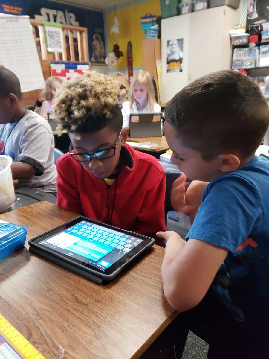 joanneklaiber's tweet photo. Working with Keynote and reading about animal habitats. #RockbrookES#welovetechnology#juliasolnekfrazier https://t.co/TojnBoWqHH
