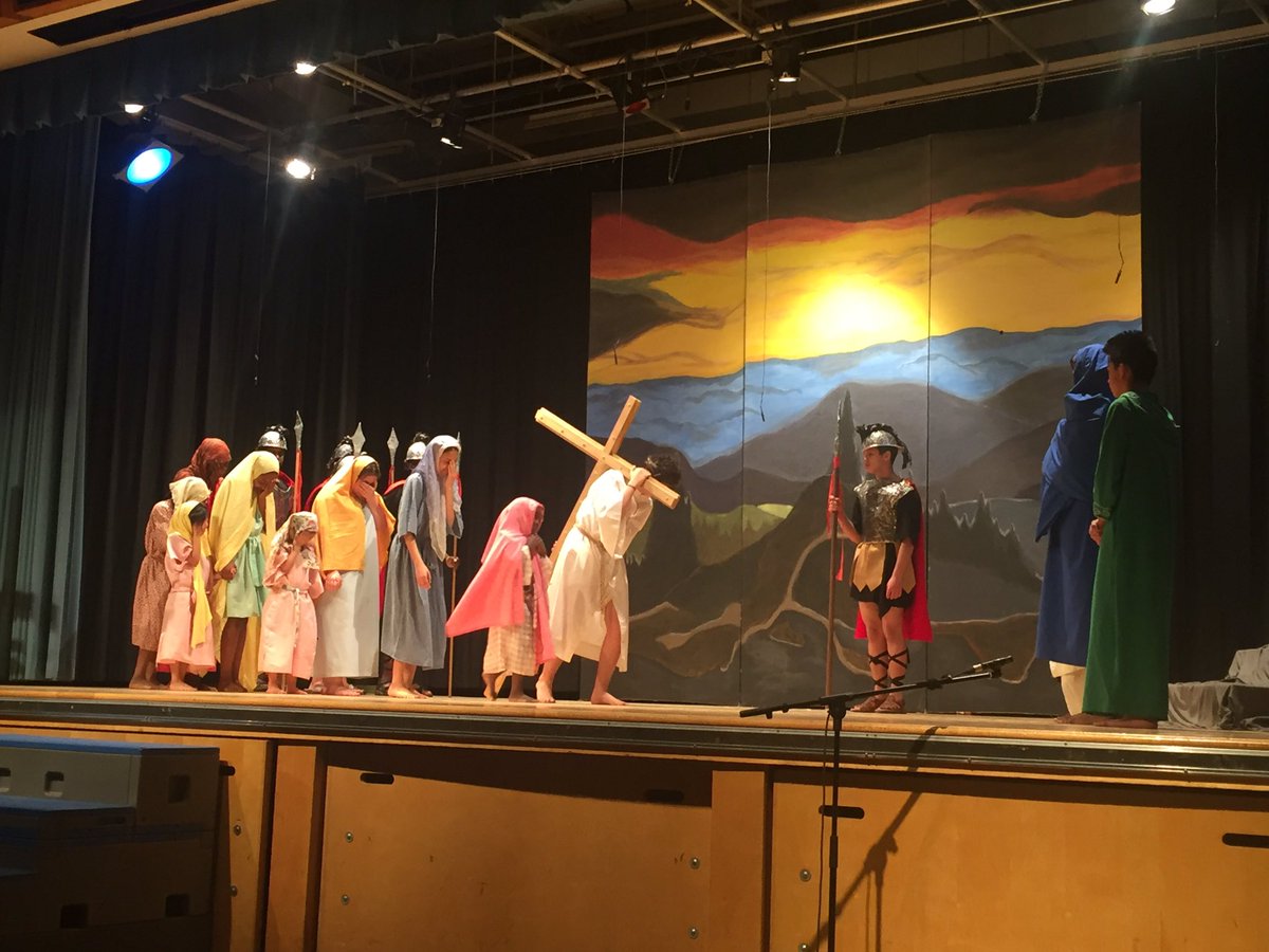 Ms_Sestito's tweet photo. Blown away by our Grade 8s and their beautiful performance of the Passion of Christ. @holychildtcdsb @MsFigliomeni https://t.co/ClqPLUfYyc
