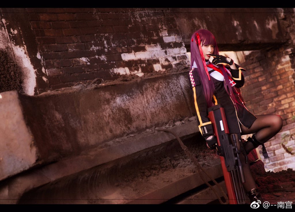 #少女前线
NO.48 WA2000

「啰嗦……命令的话就没办法了……
指挥官，你就乖乖看着吧，别当我的绊脚石就行了。」

cn：@nangongOVO 
phx：@730_Ly 
后期：@武内Ar 
后勤排版：@我是牙妹 https://t.co/tkb0tccxLx