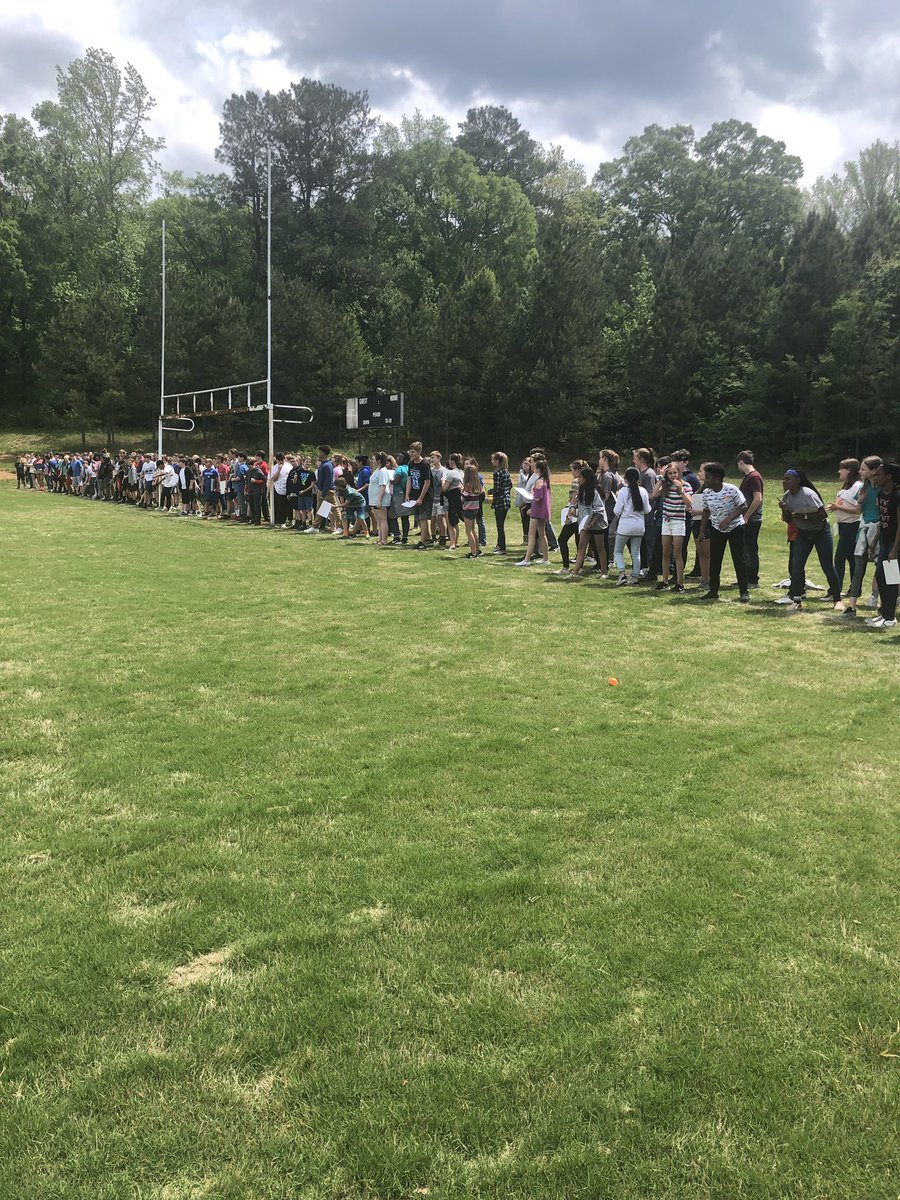 rchenderson3's tweet photo. MMS 6th grade Milestones Egg Hunt!! So fun! @hstephenson615 @SteveTurrentin1 @FloydCoSchools https://t.co/AXvj1zTS2X