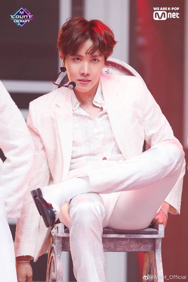 Pt2SoDark's tweet photo. Слишком горячо🌋🔥

#BTS #방탄소년단  #BTSxMcountdown https://t.co/RtDm6FL7in