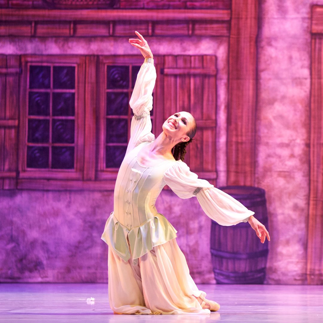 albertaballet's tweet photo. After nine beautiful seasons with Alberta Ballet and more than a decade with the Cuban National Ballet, principal dancer Hayna Gutierrez has decided to retire. Read more about her decision to retire: https://t.co/S6BjlUHKN9
Photo by Paul McGrath
#albertaballetdancer #ballet https://t.co/0oH98Ddn5y