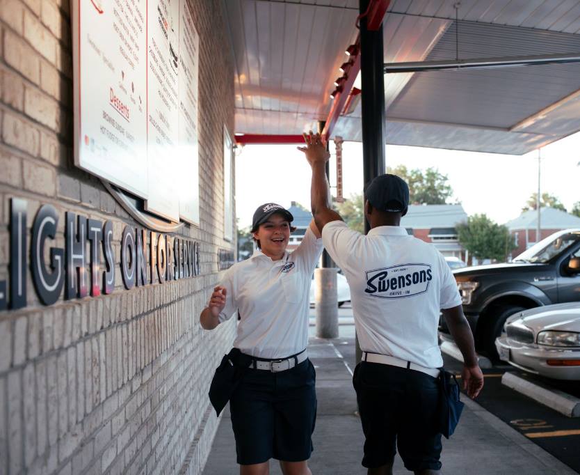 SwensonsDriveIn's tweet photo. We celebrate #NationalHighFiveDay all year. And yes, that is a thing! Come celebrate with us! #LightsOnForService #SprintAndSmile https://t.co/654gudWUwo