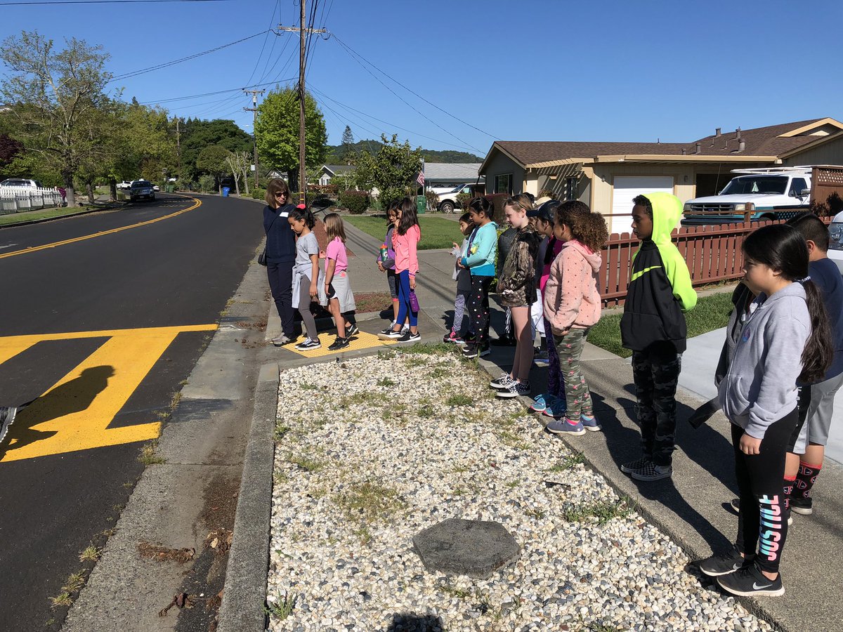 CruzinInKinder's tweet photo. Third grade walkers practicing using the crosswalks near school with @SafeRoutesMarin for our Park and Walk campaign happening now thru April 26th @LomaVerdeBears #parkandwalk #walkandroll https://t.co/IeG56f37ru