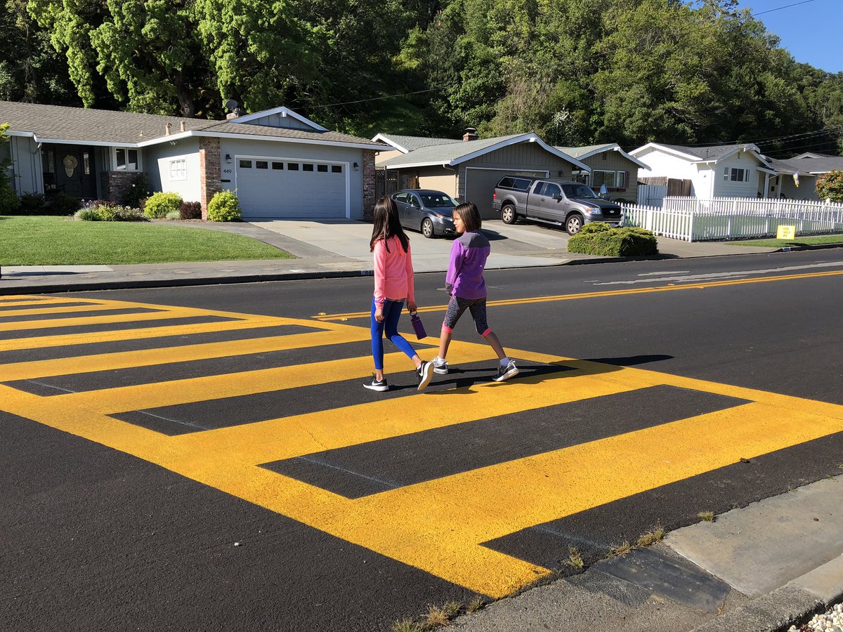 CruzinInKinder's tweet photo. Third grade walkers practicing using the crosswalks near school with @SafeRoutesMarin for our Park and Walk campaign happening now thru April 26th @LomaVerdeBears #parkandwalk #walkandroll https://t.co/IeG56f37ru