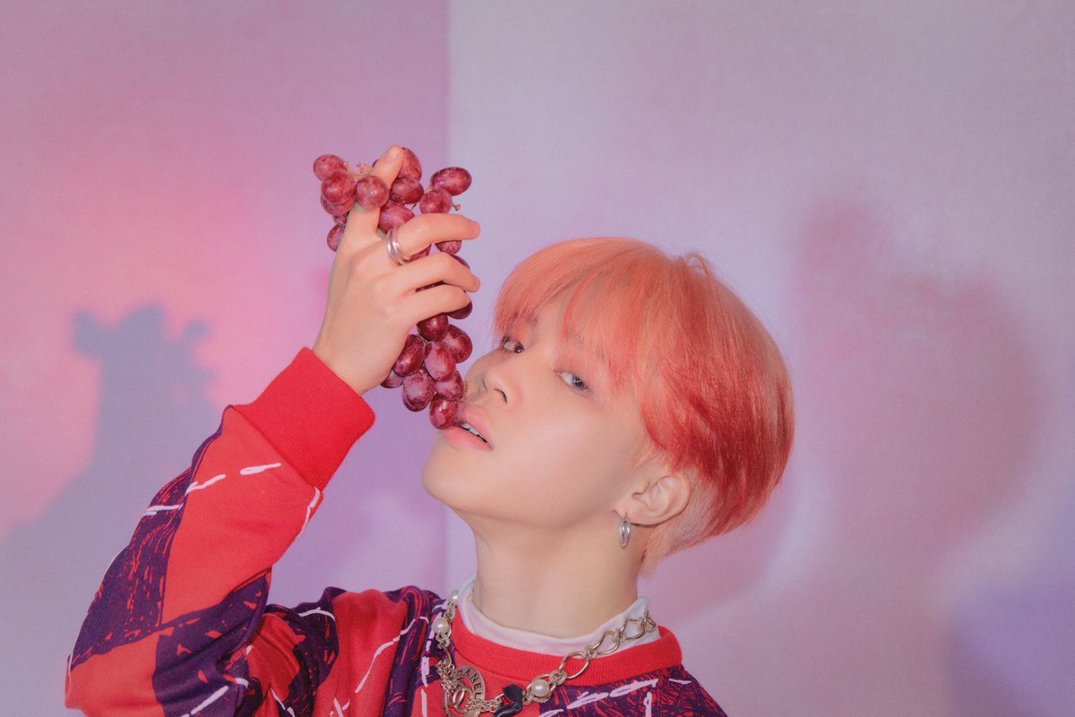MelTarg's tweet photo. Next, Trois Gnossiennes is also written in free time (no time signature) giving the player impression of freedom to play as they wish. (Tho the piece is obviously actually written in 4/4, so is this true freedom or an illusion?) @BTS_twt #BTS #BTSARMY #FBIARMY #Dionysus (6/9) https://t.co/XLQPgTOgVk
