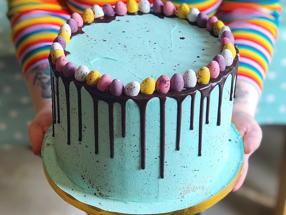 Lots of Easter cakes on the go this weekend 🐣 one <a href="/CadburyUK/">Cadbury UK</a> mini egg for the cake, one for me, and repeat 😋