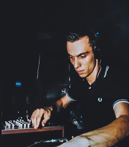 steve_bug's tweet image. This is me deejaying in Zagreb 20 years ago. And guess what, tomorrow I’ll be returning to the same club. Looking forward to be back at Aquarius Club, Zagreb. 
.
.
.
#tbt #stevebug #aquariusclubzagreb