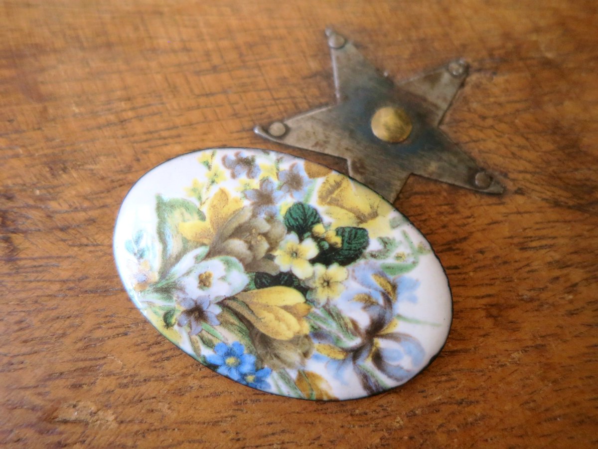 LovesVintage43's tweet photo. Brooch #vintage 🌼#floral #springflowers #eastergifts #flowers #florals #RTmeBB #londonislovinit #FirstTMaster #UKsmallBiz #wnukrt #sbutd #flockbn #uksopro #atsocialmedia #ListMyEtsy #etsy #shopindie #shopsmall #shoplocal #etsyseller #ukhashtags #boomrts https://t.co/xzBXhoMPvf https://t.co/mkD7I1FyWG