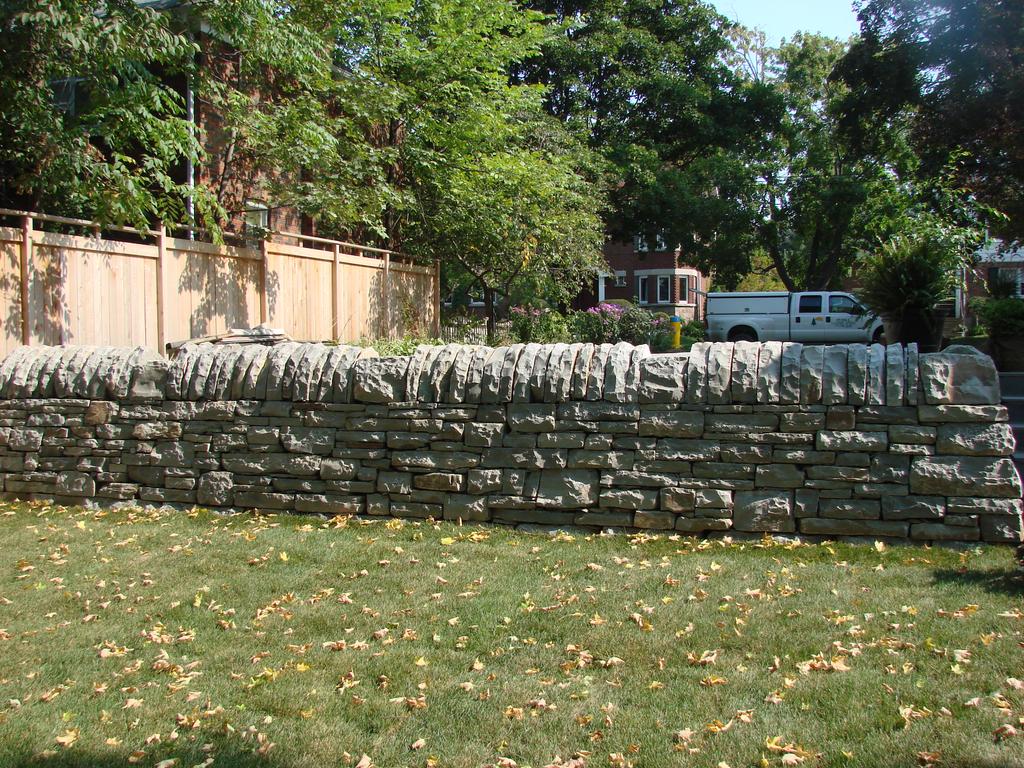 Hubblelandscap1's tweet photo. #drystonewalling #dykewall #limestone. sturdy wall https://t.co/nELF9nF5iT
