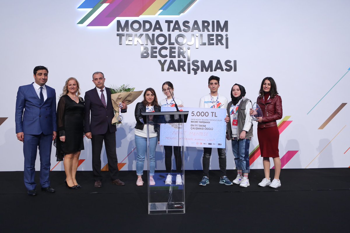 En iyi takım ödülü kazanan okulumuzu tebrik ediyoruz!

#BeceriYarismasi #YeteneginGelecegin #modelist #moda #stilist #mttby #lise #tasarım #yarisma #fashion #kalıp