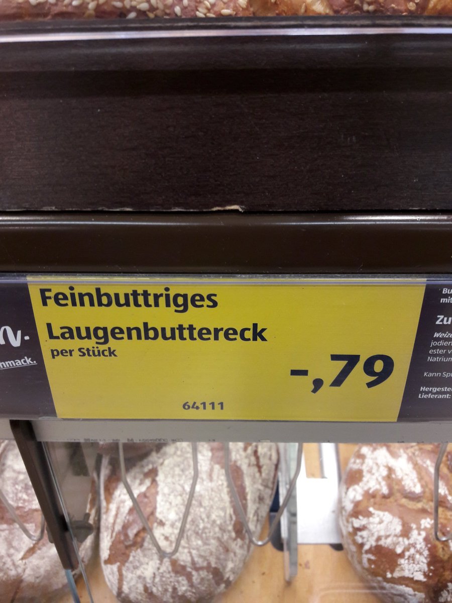 Ob das Laugeneck wohl Butter enthält? 🤔 

Pleonasmus als neue Werbestrategie, Zwiebelfisch <a href="/BastianSick/">Zwiebelfisch</a>? #HashtaggigerHashtag #DoppeltHältBesser
