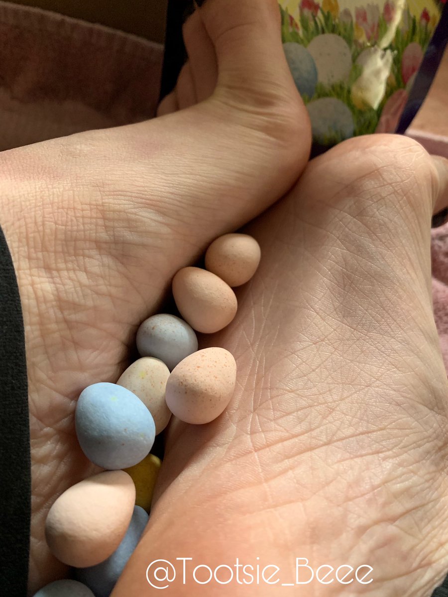 Tootsie_Beee's tweet photo. Anyone else excited for Easter? 🐰🥚👣 #easterfeet #minieggs #chocolatetoes #chocolatefeet #eastertoes https://t.co/4zphv67Z1a