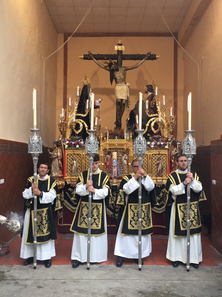 Cristode_Gracia's tweet photo. En breves instantes, se abrirán las puertas del cocherón de salida para que el pueblo de Córdoba visite al Santísimo Cristo de Gracia https://t.co/TtsZsUyEXT