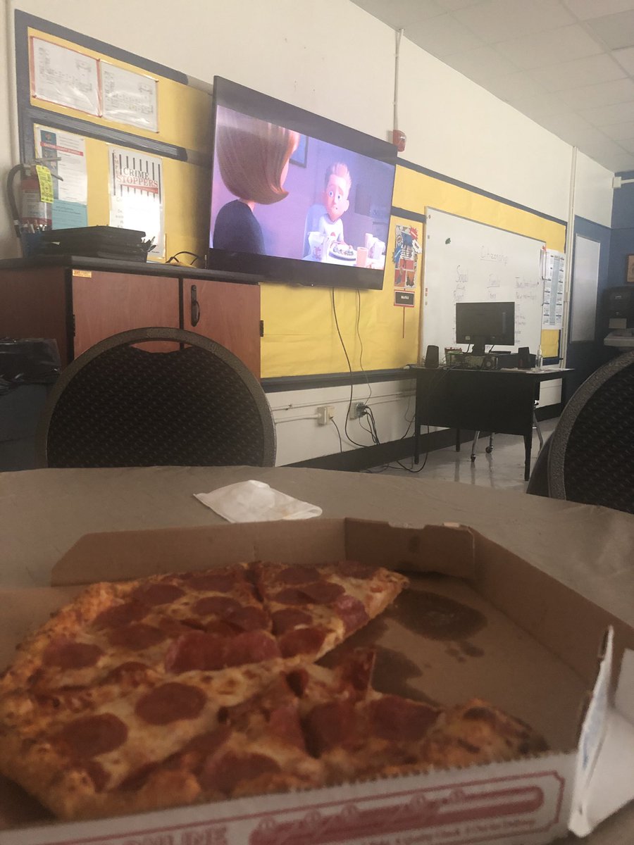 WarlickAcademy's tweet photo. Rewarding some of our INCREDIBLE students for their amazing hard work with pizza, snacks, juice and a movie! https://t.co/fhfaHPflrL