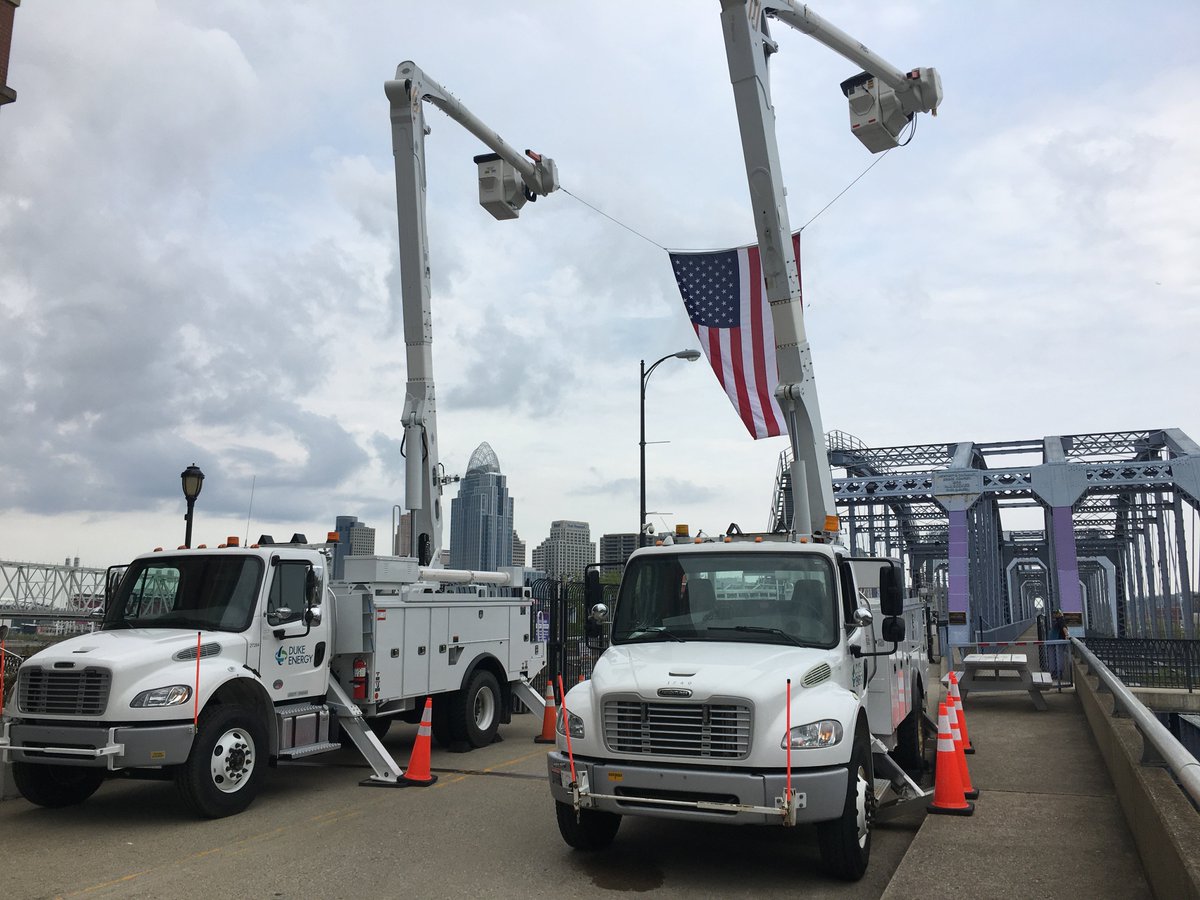 Our @DukeEnergy lineworkers were so honored to be recognized and celebrated today by @CityOfCincy's @PGSittenfeld and @CampbellKY's @StevePendery on the @PurpPPLBridge. #NationalLinemanAppreciationDay #thankalineman #NLAD #GreaterCincinnati