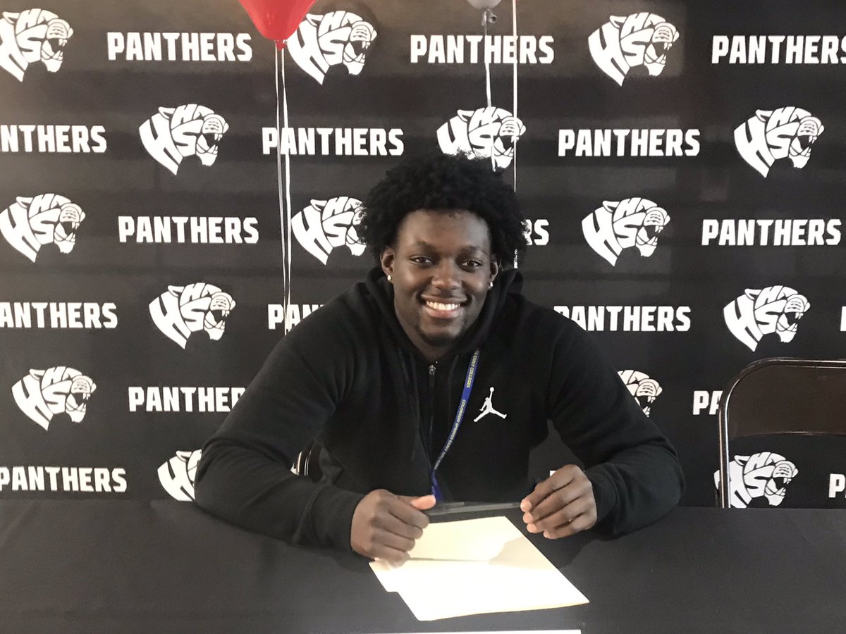 AntonioShedrick's tweet photo. Thanks to everyone that came out today to support Aumiere in his signing to Western Colorado University! #harrisonhighschool @CSGazetteSports  @hhspanthers1 @LindseySquints @CoPreps @SEExpressNews @davidlukeramsey @MountaineerFB @VBenedetto  @Jas_Bains_12  @A_shedrick34 https://t.co/RehnmWmbQa