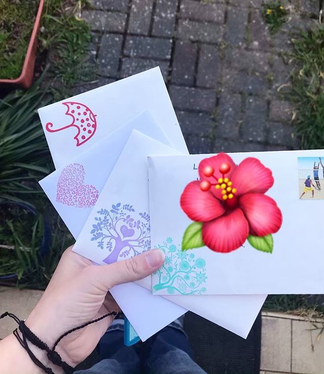 Outgoing mail today, mine and my daughters 💜 #penpalling #newpenpal #outgoingmail #usingmyownproducts 
#paperdesign #theartofletterwriting #penpalsupplies #theartofletterwriting #stationeryaddict #stationery #stationeryshop #stationerylove #stationer… bit.ly/2Umq9cB