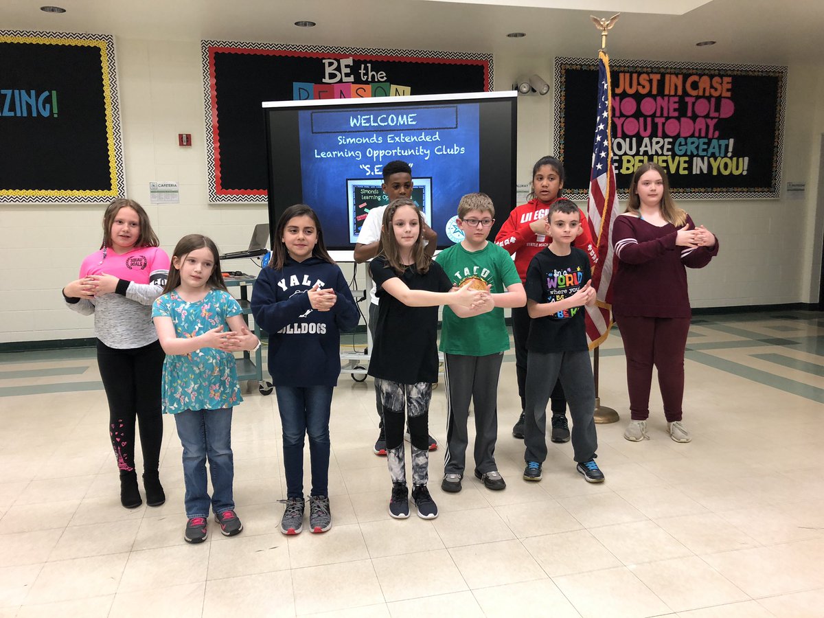Our SELO Sign Language Club signing the Pledge of Allegiance at this week’s Board of Education Meeting. 🇺🇸 ⭐️🇺🇸

#ProudPrincipal  #OneofaKindSchool #OneofaKindStudents #OneofaKindFamilies #OneofaKindStaff #WeAreLamphere #bestyearyet #SimondsElementary