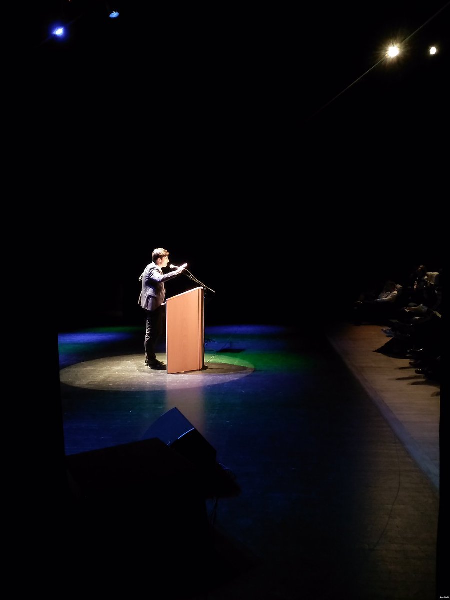 C'est au tour de Valentin Duchateau de passer sur la scène du Théâtre  de Saint-Quentin-en-Yvelines <a href="/sqy/">Saint-Quentin-en-Yvelines 🚀</a>  au #concourseloquence <a href="/uvsq/">UVSQ</a> <a href="/UnivParisSaclay/">Université Paris-Saclay</a>