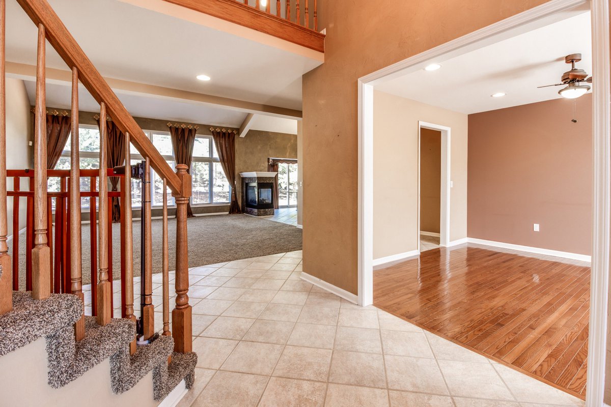 SabaSells's tweet photo. 🏡😀🎉Split Level in Sterling Heights, MI  $409,900 Gorgeous Finished basement! Schedule your showing now, Immed occupancy!
#forsale #HomeForSale #RealEstate @realtordotcom @MIRealEstatePho @MacombPatch @zillow https://t.co/xD8NPSZqp6 https://t.co/KDDaRrvkMK