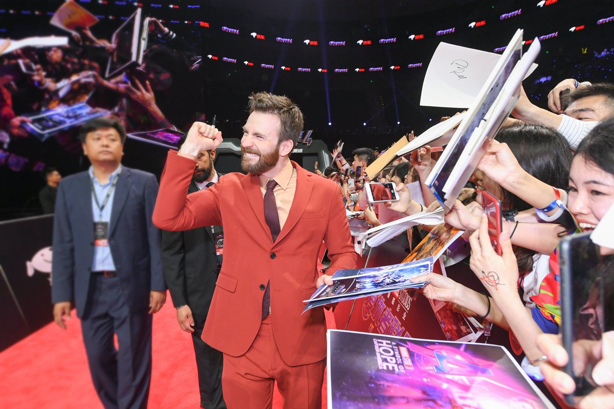 Avengers's tweet photo. Marvel Studios’ #AvengersEndgame stars @ChrisEvans, @ChrisHemsworth,  @Renner4Real, Paul Rudd, along with producer Kevin Feige, executive producer Trinh Tran, and directors Anthony and Joe Russo greet fans at the Shanghai Fan Event! (1/2) https://t.co/ns4pxRJrEs