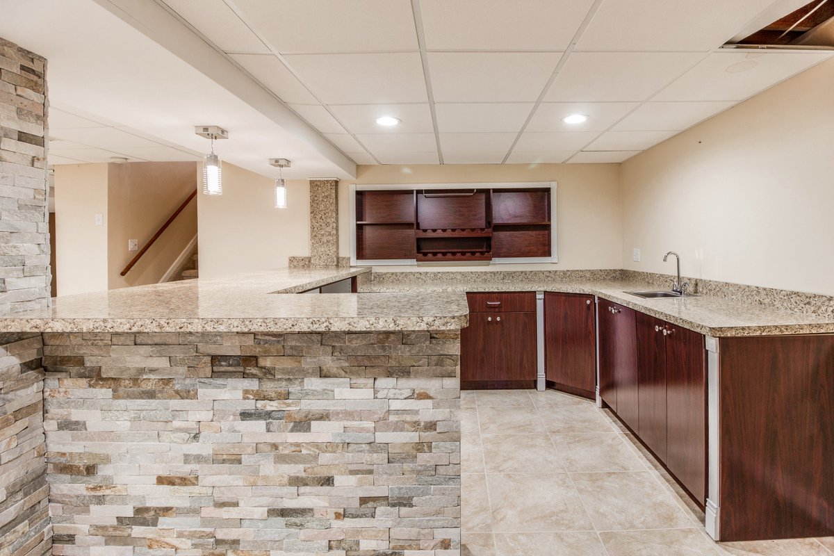 SabaSells's tweet photo. 🏡😀🎉Split Level in Sterling Heights, MI  $409,900 Gorgeous Finished basement! Schedule your showing now, Immed occupancy!
#forsale #HomeForSale #RealEstate @realtordotcom @MIRealEstatePho @MacombPatch @zillow https://t.co/xD8NPSZqp6 https://t.co/KDDaRrvkMK