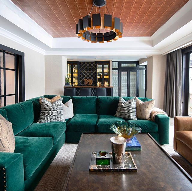 Would you be brave enough to embrace this beautiful green in your space? This sectional makes the space so cozy and unique! Tell us what you think below 👇🏼 We love hearing your thoughts ❤️ #interiordesign #housetour 
#sofa #sectionalsofa #livingroom #liv… bit.ly/2KMupCx