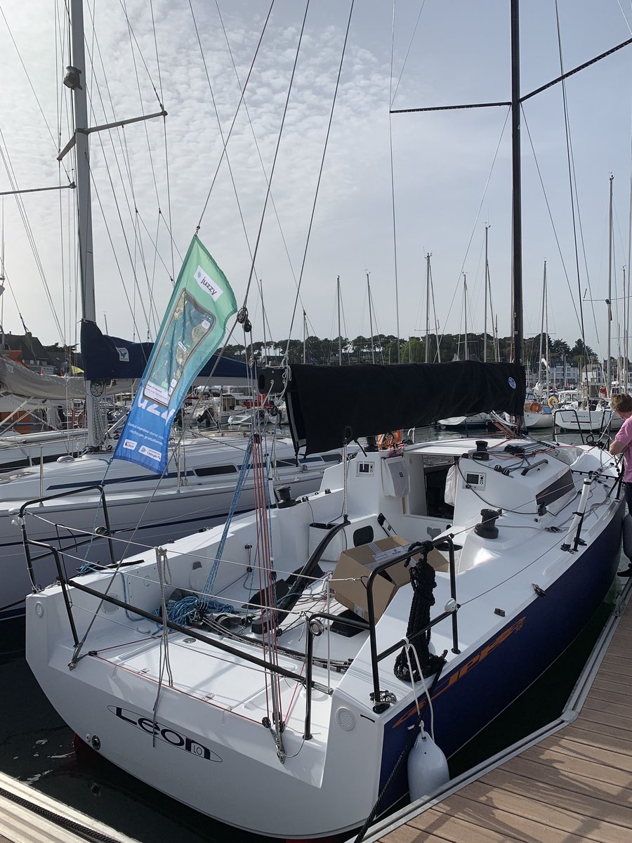 HelloJuzzy's tweet image. Juzzy est sur les pontons du @spiOF aux côtés du tout nouveau JPK 10.30 !