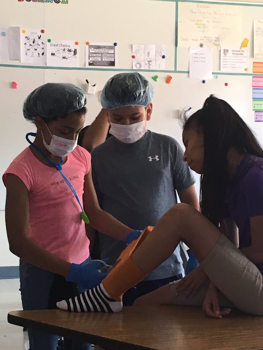 PennyCarroll4's tweet photo. 5th graders learning about body systems through the arts,creating models, posters, drawings and skits. @BentonHeightsES @UCPS_MonroeNC https://t.co/gZrOjjPLSr