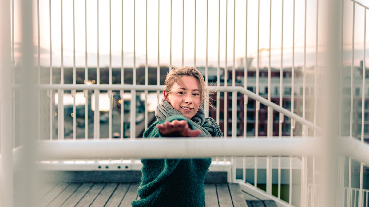 Getting your hands dirty 🖐️ 

#portraitphotography #yoga #yogashoot #yogaphotography #yogi #urbanyoga