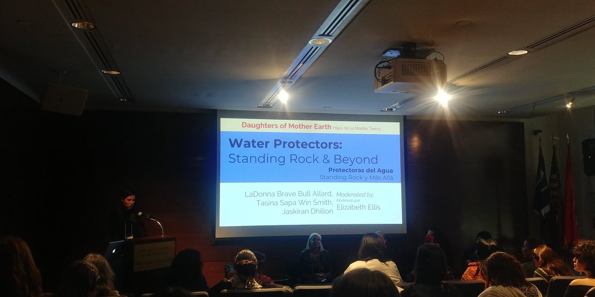 Andreakomio's tweet photo. Panel: "Protectoras del Agua. Standing Rock y Más Allá". Presentan: LaDonna Brave Bull Allard, Tasina Sapa Win Smith, Jaskiran Dhillon y Elizabeth Ellis. #HijasDeLaMadreTierra #DaughtersOfMotherEarth https://t.co/8TLgttyEHI