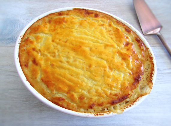 Tuna with puree in the oven

In our website we have several recipes with tuna, always delicious and very simple to prepare. This recipe with tuna goes to the oven with puree brushed with egg yolk. Bon appetit!!!
foodfromportugal.com/recipe/tuna-pu…