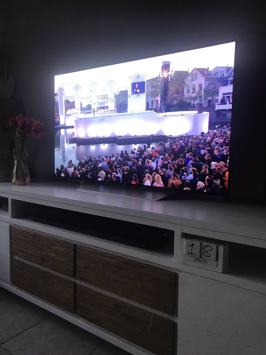 estherwitkamp's tweet photo. Mooie traditie #ThePassion2019, fijn begin van een heerlijk lang Paasweekend. Fijne 🐣 dagen ☀️ https://t.co/wKYdMHQZxW
